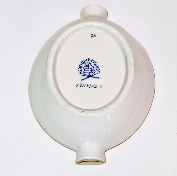 HEREND Queen Victoria Hungarian Porcelain Small Oval Trinket Ceramic ashtray - Picture 2 of 6